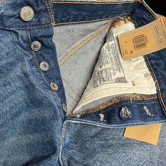 Levi’s 501 Distressed Shorts NWT - Picture 6 of 10